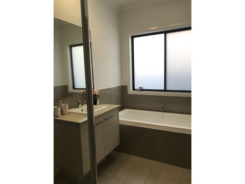 26 Barley Crescent, Clyde North VIC 3978