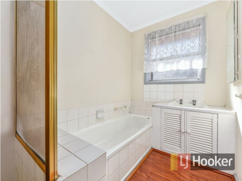22 Village Drive, Hampton Park VIC 3976
