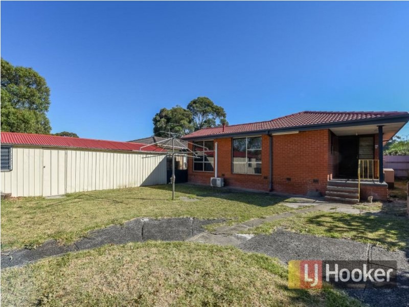 22 Village Drive, Hampton Park VIC 3976