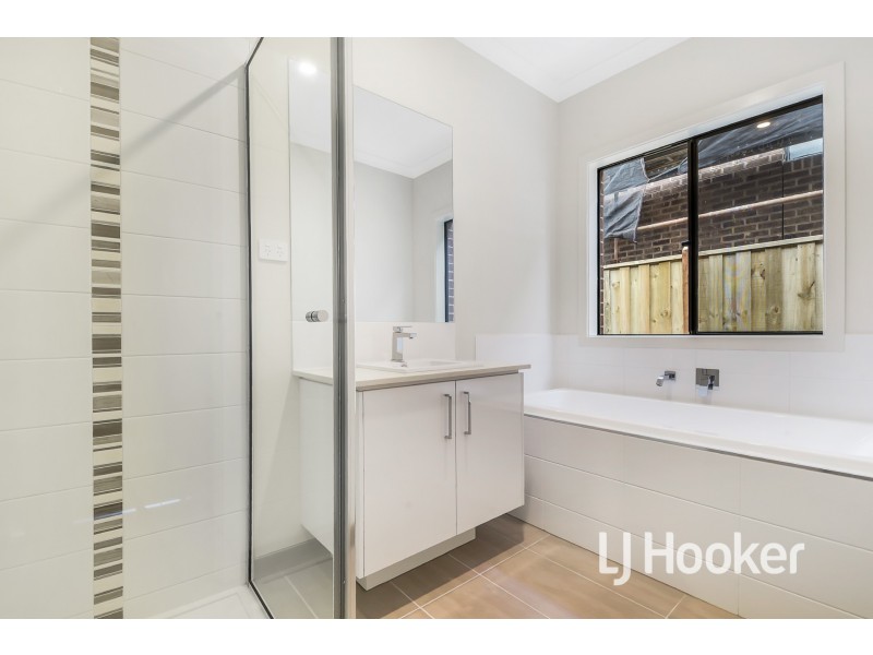 232 St Germain Boulevard, Clyde North VIC 3978