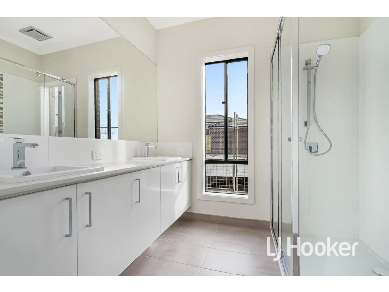 232 St Germain Boulevard, Clyde North VIC 3978