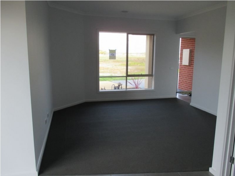 37 Sallys Run, Hampton Park VIC 3976