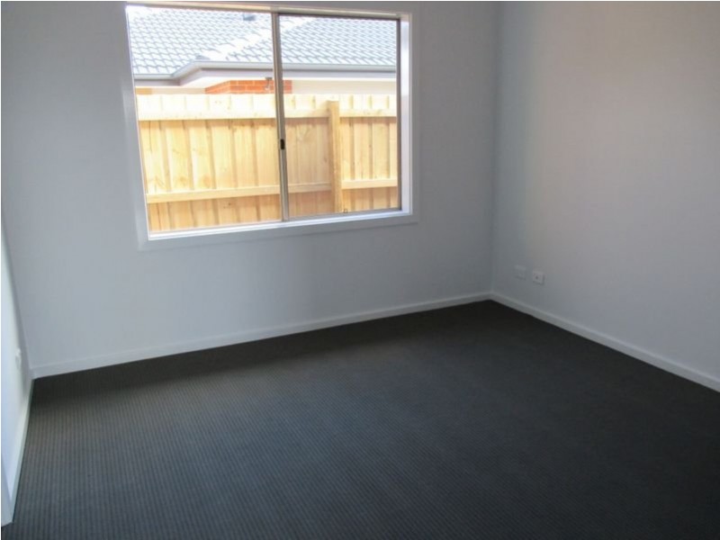 37 Sallys Run, Hampton Park VIC 3976