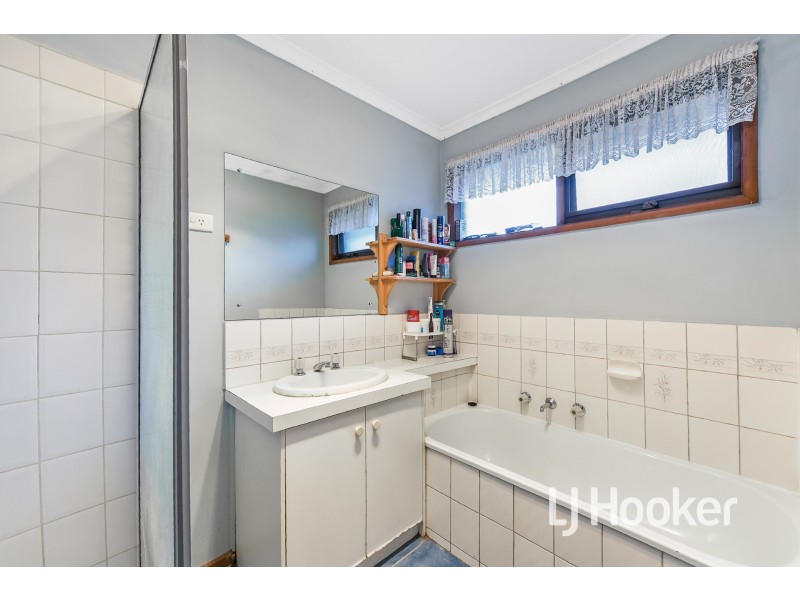 17 Simon Court, Hampton Park VIC 3976