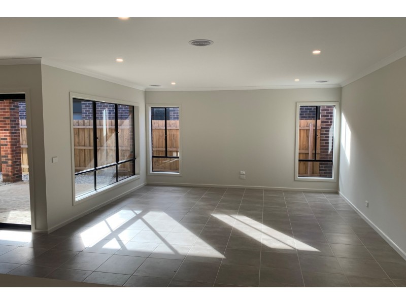 49 Camaro Drive, Cranbourne East VIC 3977