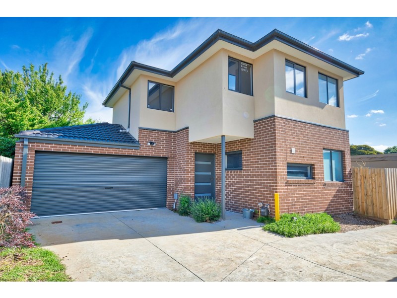 2/22 Dearing Avenue, Cranbourne VIC 3977