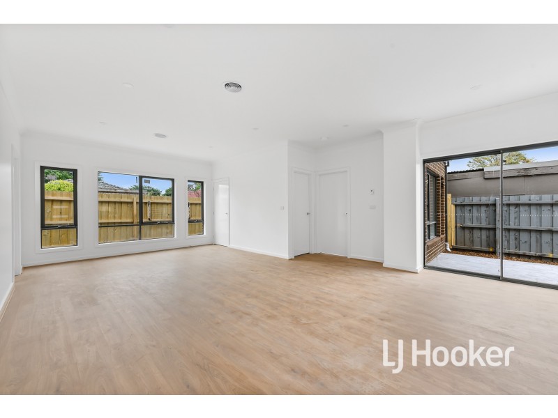 2/22 Dearing Avenue, Cranbourne VIC 3977