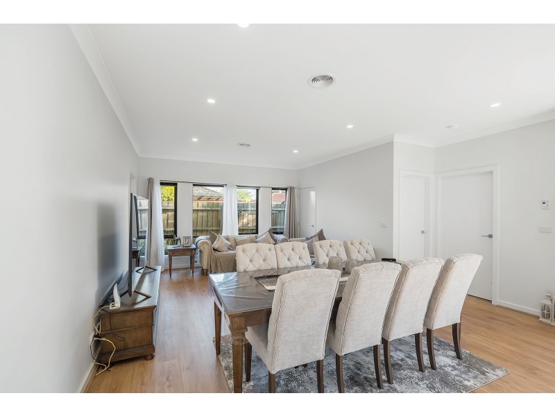 2/22 Dearing Avenue, Cranbourne VIC 3977