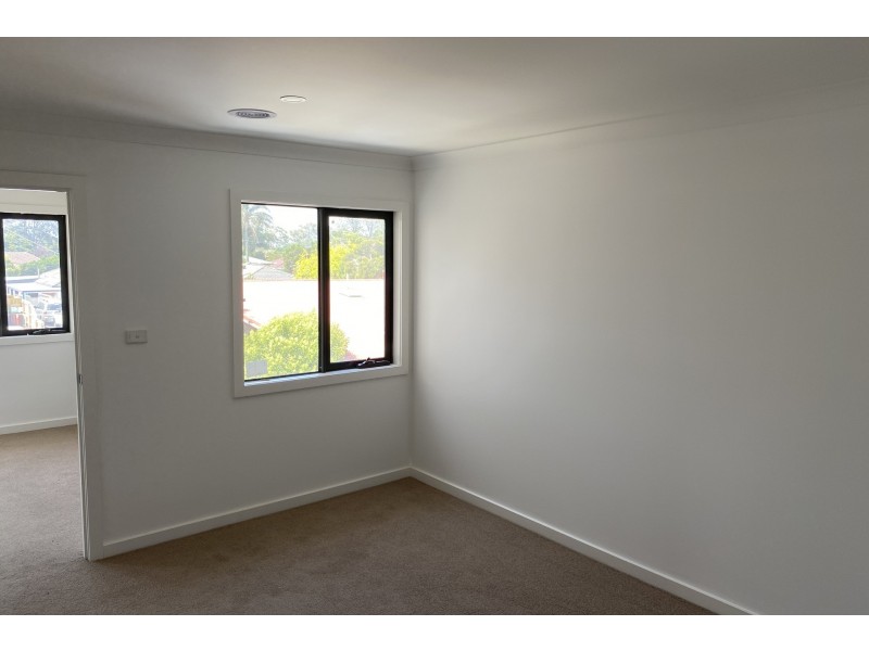 2/22 Dearing Avenue, Cranbourne VIC 3977