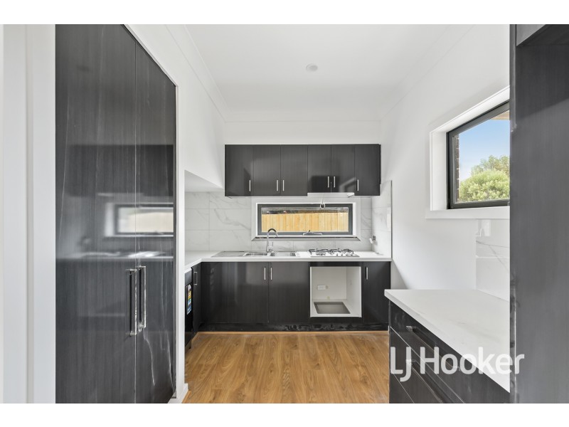 2/22 Dearing Avenue, Cranbourne VIC 3977
