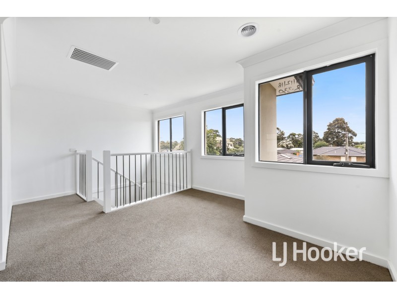 2/22 Dearing Avenue, Cranbourne VIC 3977