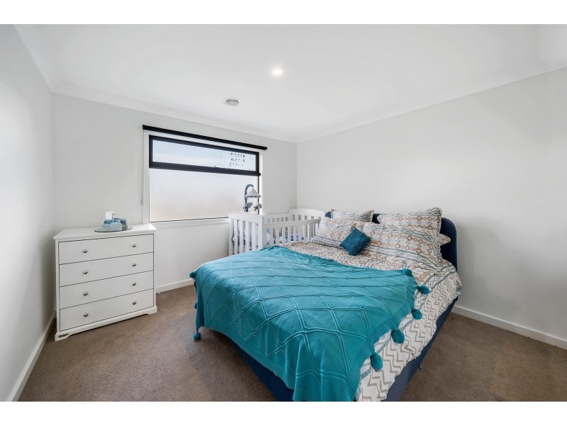 2/22 Dearing Avenue, Cranbourne VIC 3977