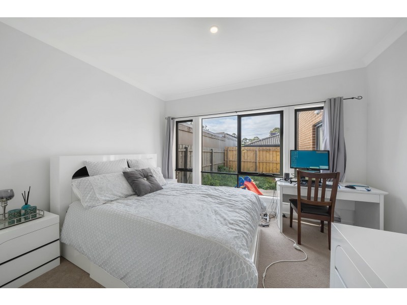 2/22 Dearing Avenue, Cranbourne VIC 3977