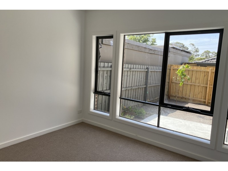 2/22 Dearing Avenue, Cranbourne VIC 3977