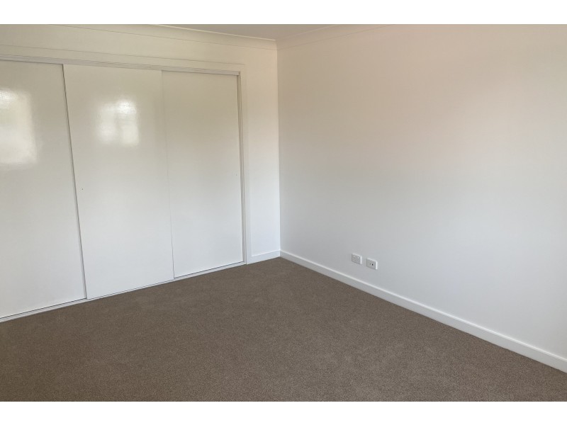 2/22 Dearing Avenue, Cranbourne VIC 3977