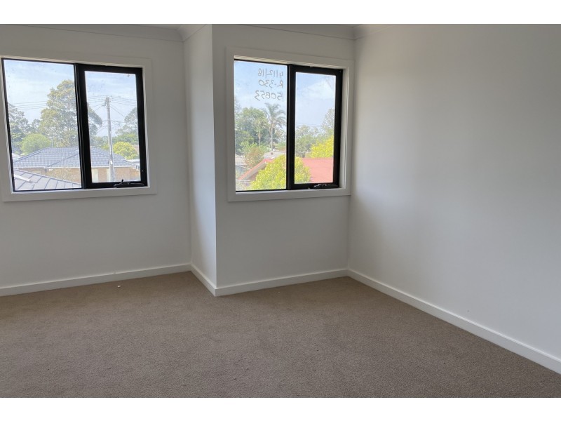 2/22 Dearing Avenue, Cranbourne VIC 3977