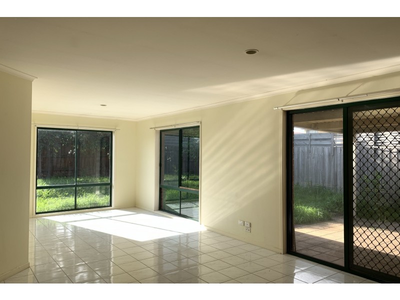 12 Greenlea Grove, Hampton Park VIC 3976