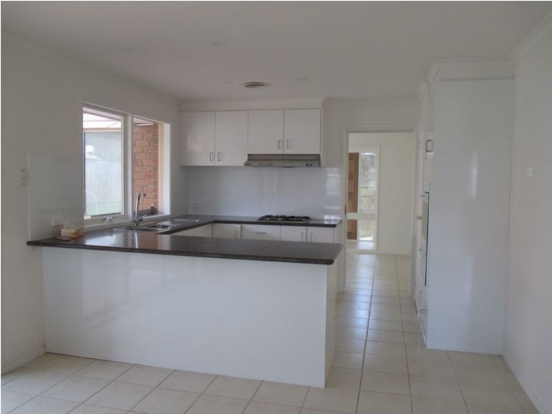 4 Rebecca Court, Cranbourne North VIC 3977