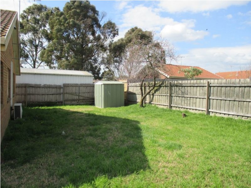 4 Rebecca Court, Cranbourne North VIC 3977
