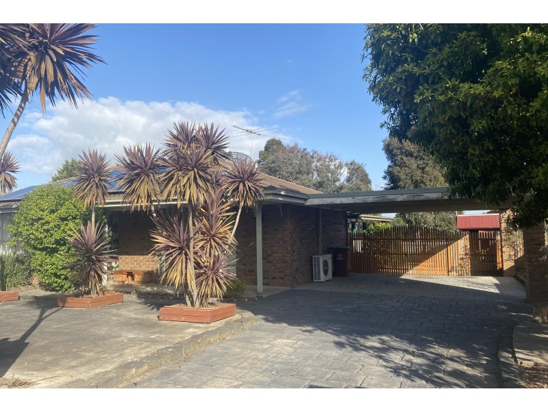 16 Lauren Drive, Hampton Park VIC 3976