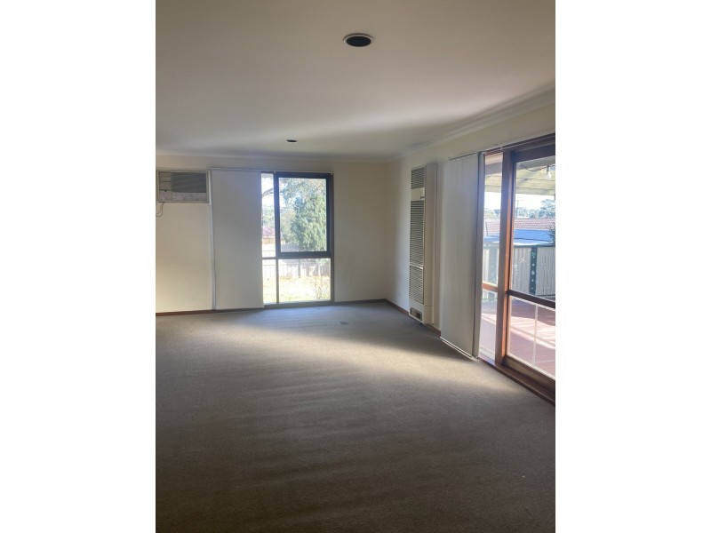 16 Lauren Drive, Hampton Park VIC 3976