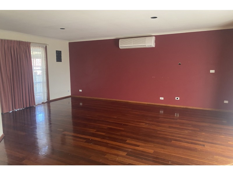 16 Lauren Drive, Hampton Park VIC 3976