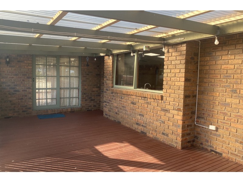 16 Lauren Drive, Hampton Park VIC 3976