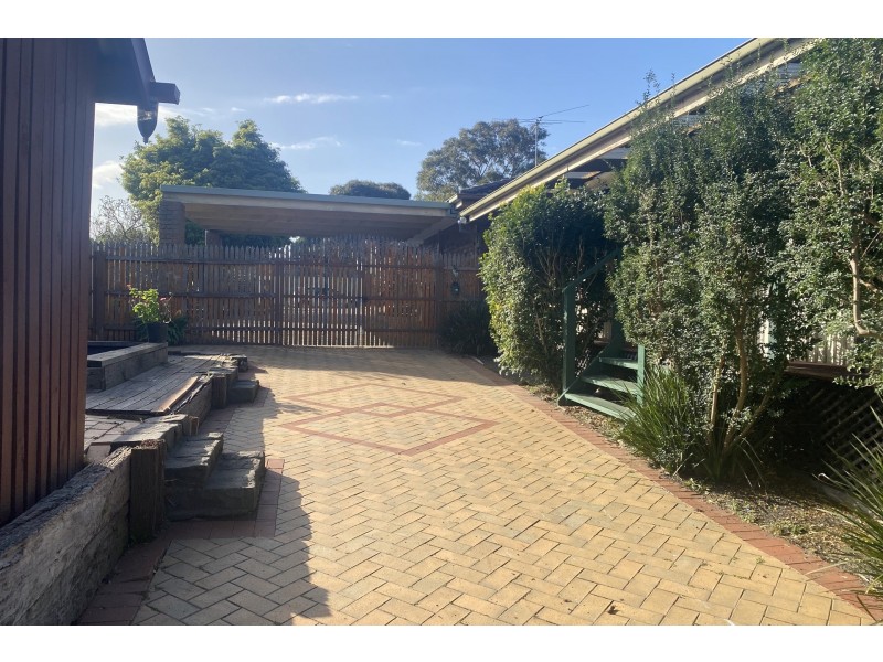 16 Lauren Drive, Hampton Park VIC 3976