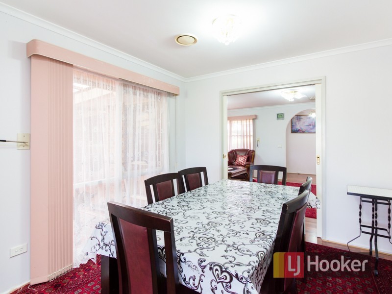 16 Warana Drive, Hampton Park VIC 3976