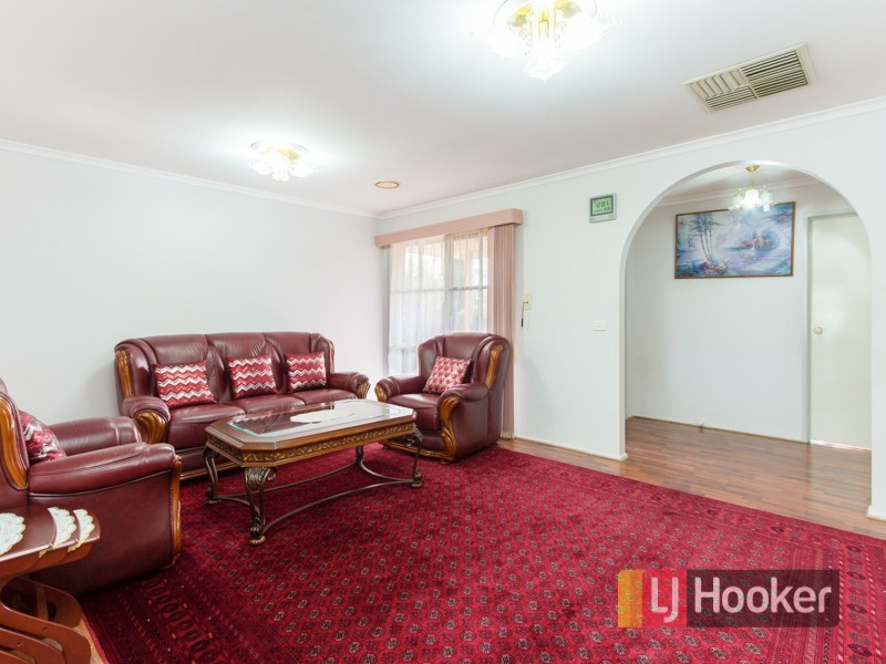 16 Warana Drive, Hampton Park VIC 3976
