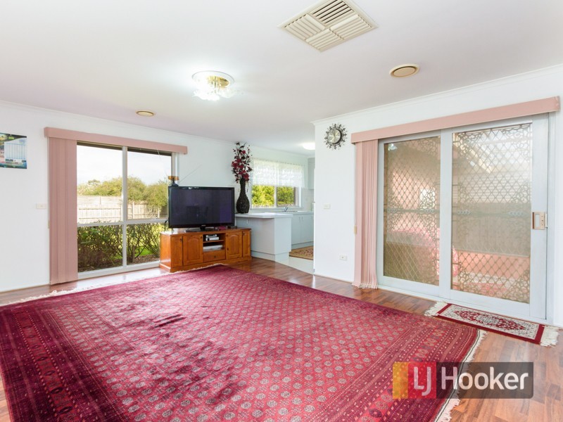 16 Warana Drive, Hampton Park VIC 3976