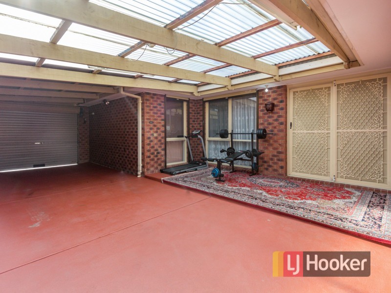 16 Warana Drive, Hampton Park VIC 3976
