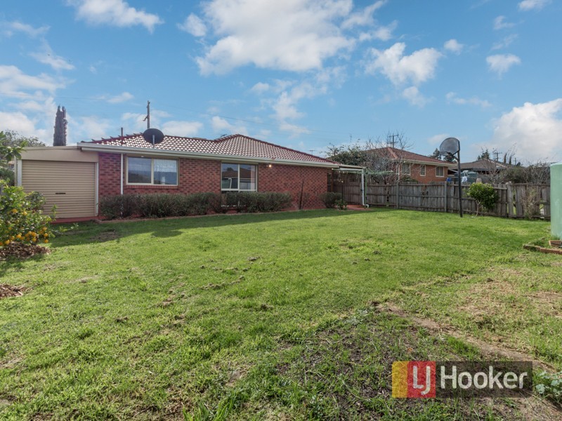 16 Warana Drive, Hampton Park VIC 3976
