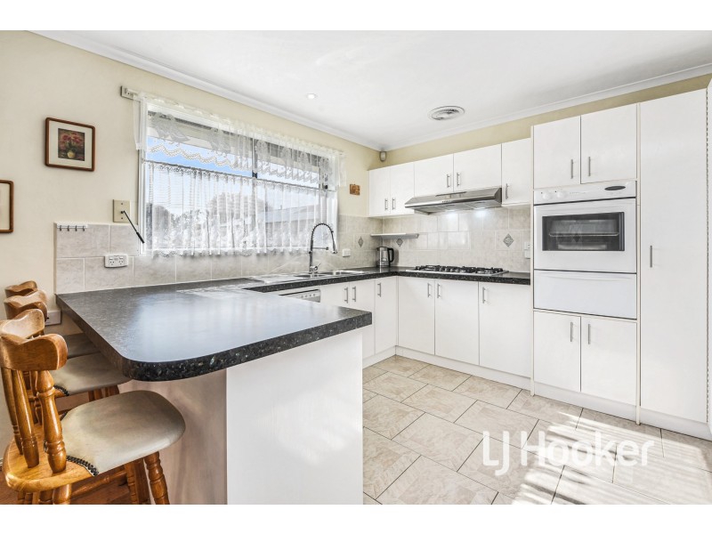 6 Donegal Way, Hampton Park VIC 3976