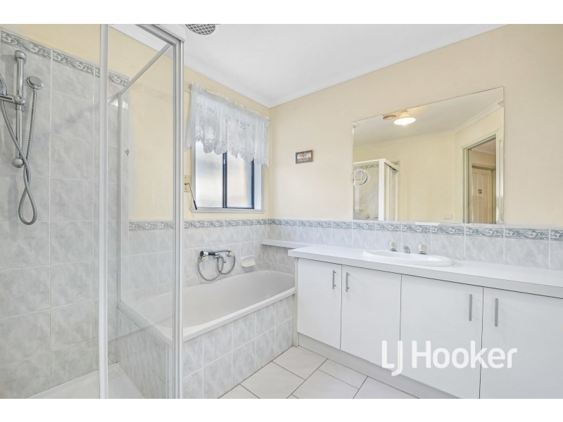 6 Donegal Way, Hampton Park VIC 3976