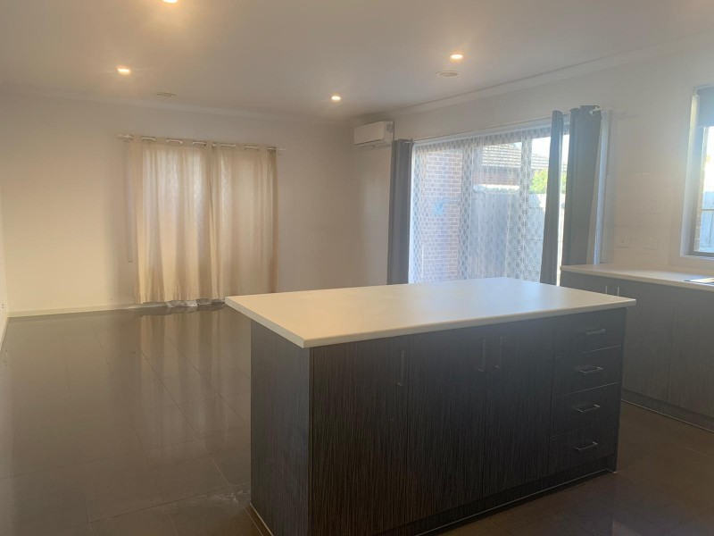 2/15 Elizabeth Street, Cranbourne North VIC 3977