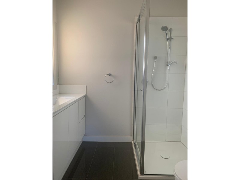 2/15 Elizabeth Street, Cranbourne North VIC 3977