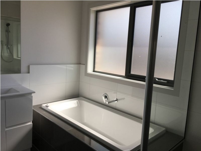 2/15 Elizabeth Street, Cranbourne North VIC 3977