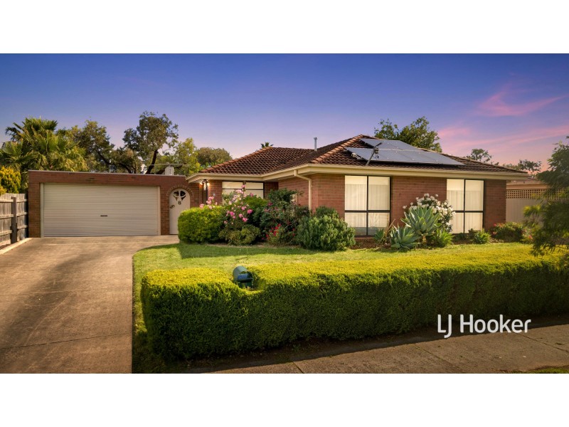 8 Hawking Avenue, Hampton Park VIC 3976