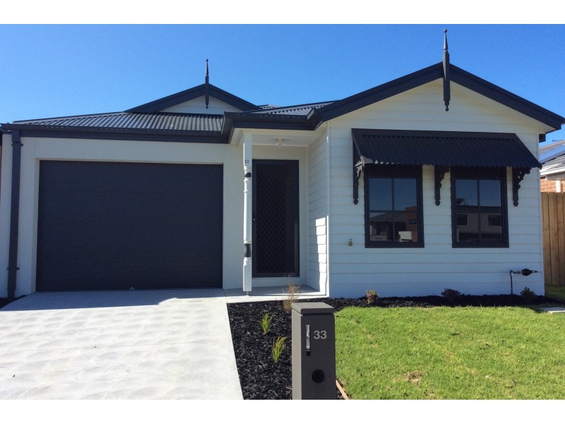 33 Laurel Crescent, Carrum Downs VIC 3201