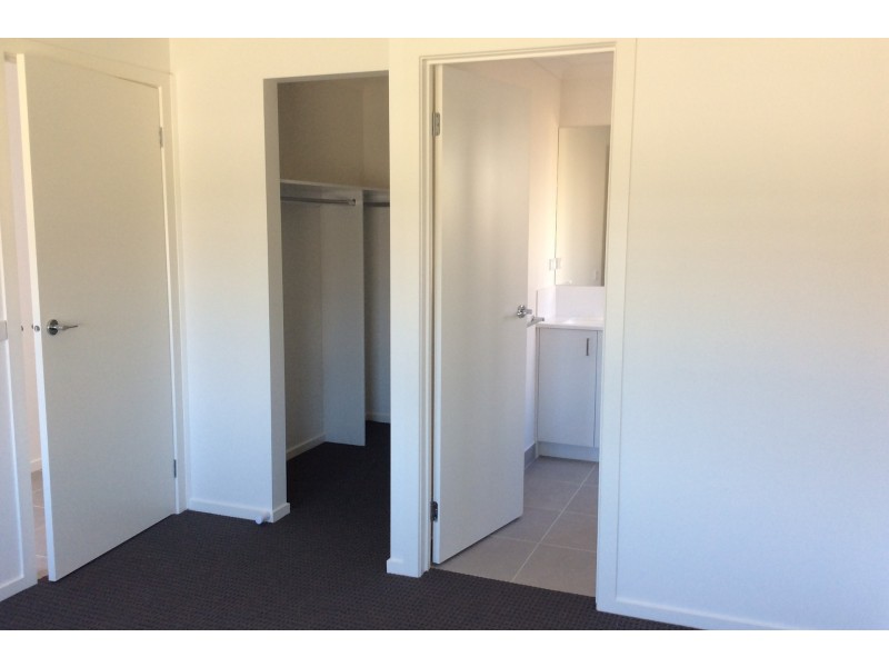 33 Laurel Crescent, Carrum Downs VIC 3201