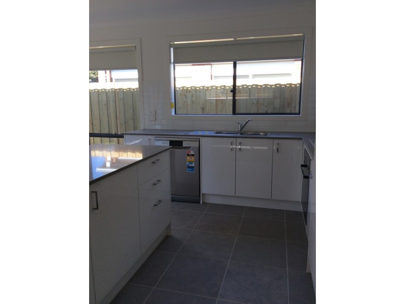 33 Laurel Crescent, Carrum Downs VIC 3201