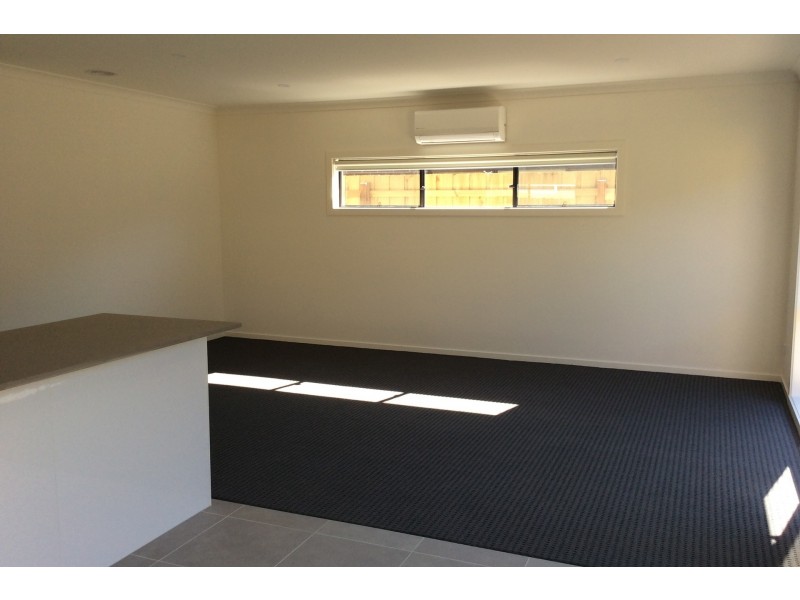 33 Laurel Crescent, Carrum Downs VIC 3201