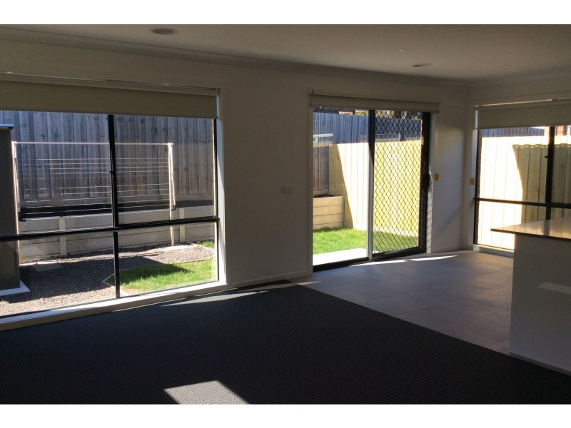 33 Laurel Crescent, Carrum Downs VIC 3201