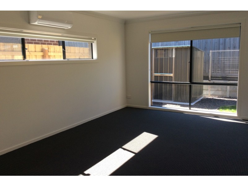 33 Laurel Crescent, Carrum Downs VIC 3201