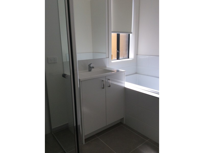 33 Laurel Crescent, Carrum Downs VIC 3201