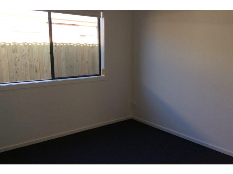 33 Laurel Crescent, Carrum Downs VIC 3201