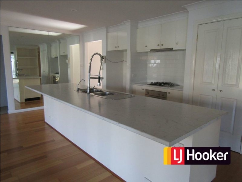 25 Lindsay Crescent, Lynbrook VIC 3975