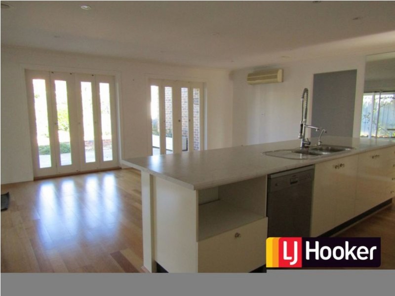 25 Lindsay Crescent, Lynbrook VIC 3975