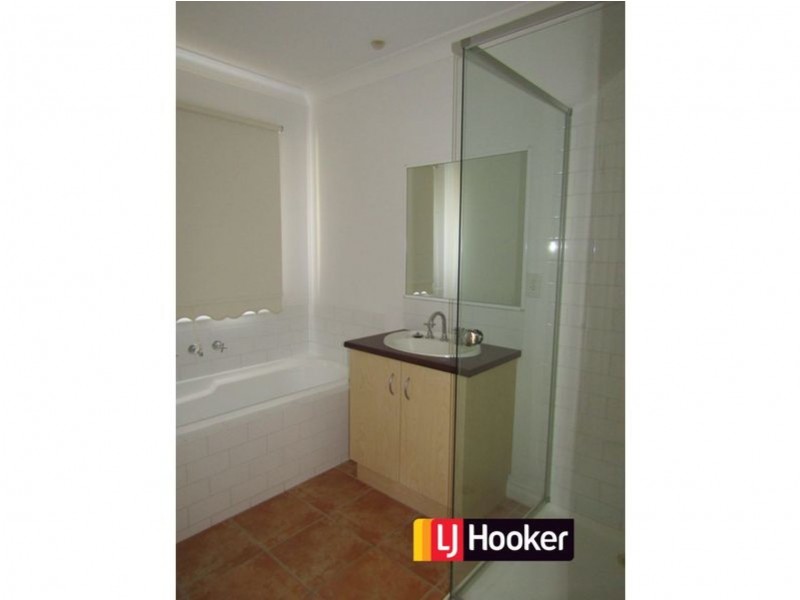 25 Lindsay Crescent, Lynbrook VIC 3975